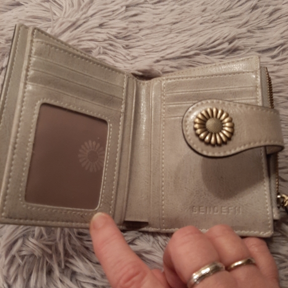 Sendeen Wallet- Tan- New - Picture 7 of 10